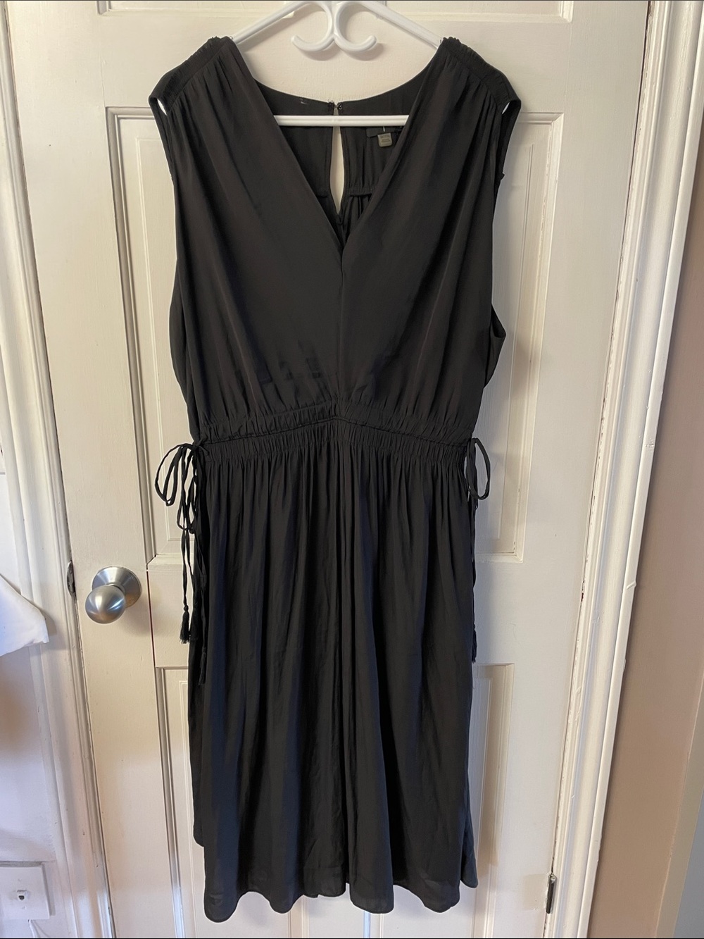 Tahari Black Sleeveless V-Neck Midi Dress with Adjustable Waist women’s size 3X
